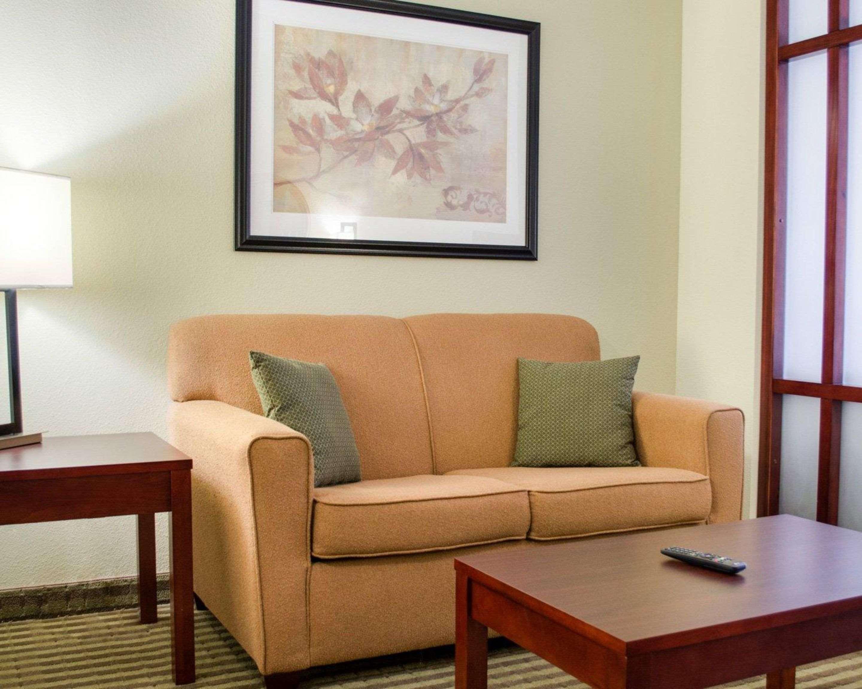 Comfort Suites Greenwood Exterior photo